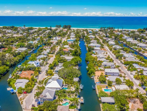 Anna Maria Luxury Canal Front Home Sleeps 8 With Pool & SPA