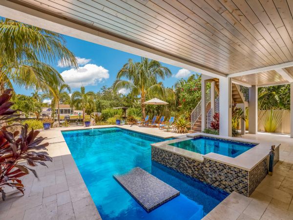 Anna Maria Luxury Canal Front Home Sleeps 8 With Pool & SPA