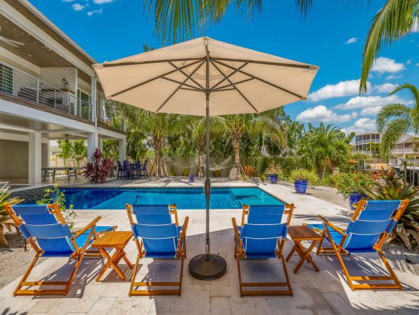 Anna Maria Luxury Canal Front Home Sleeps 8 With Pool & SPA
