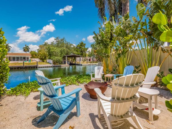 Anna Maria Luxury Canal Front Home Sleeps 8 With Pool & SPA