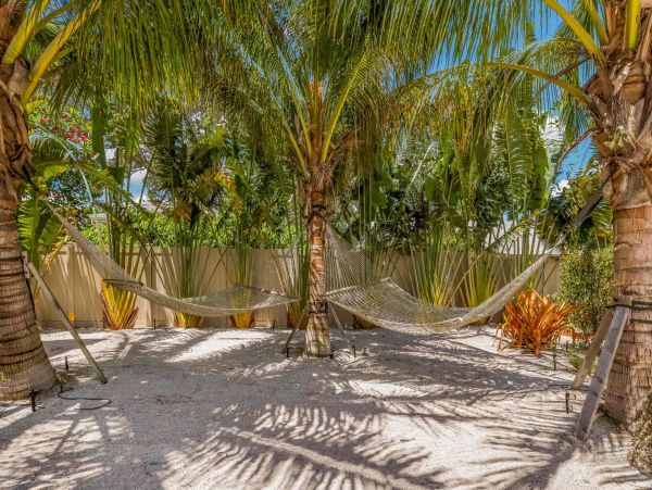 Anna Maria Luxury Canal Front Home Sleeps 8 With Pool & SPA