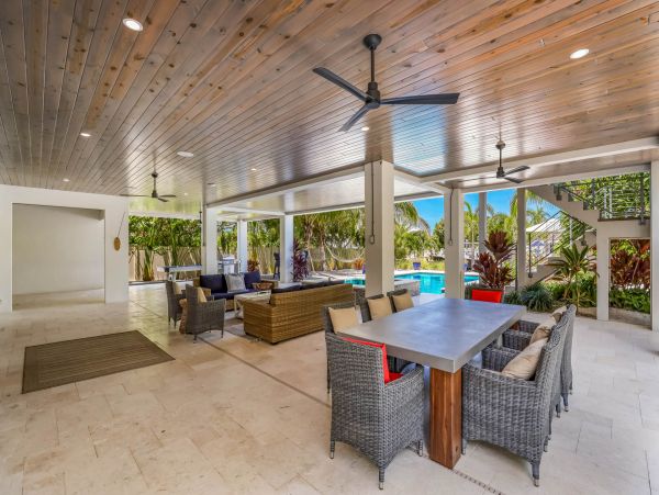 Anna Maria Luxury Canal Front Home Sleeps 8 With Pool & SPA