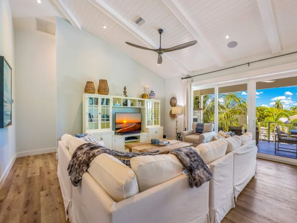 Anna Maria Luxury Canal Front Home Sleeps 8 With Pool & SPA