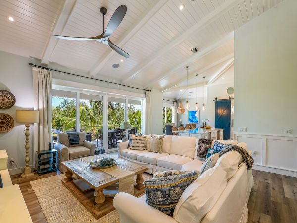 Anna Maria Luxury Canal Front Home Sleeps 8 With Pool & SPA