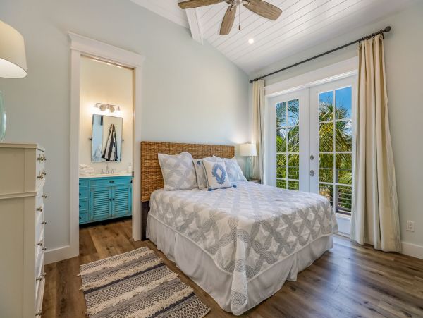 Anna Maria Luxury Canal Front Home Sleeps 8 With Pool & SPA