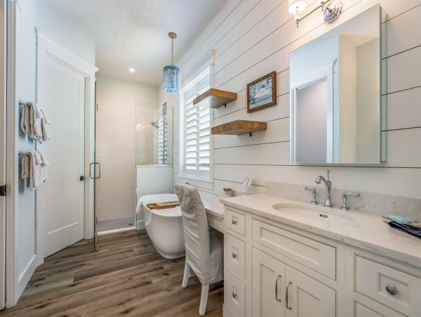 Anna Maria Luxury Canal Front Home Sleeps 8 With Pool & SPA
