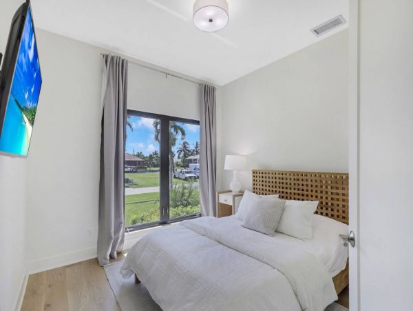Marco Island Vacation Home With Private Pool Sleeps 9 Guests