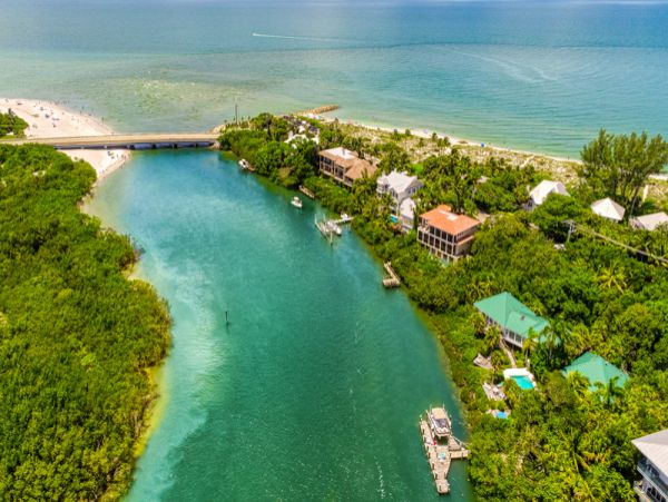 Short Walk to Beach Captiva Vacation Home With Private Pool