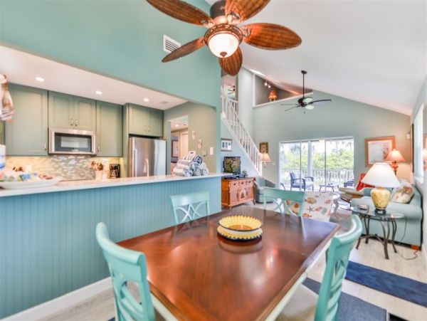 Beautiful Three bedroom Sanibel Vacation Duplex Sleeps 6
