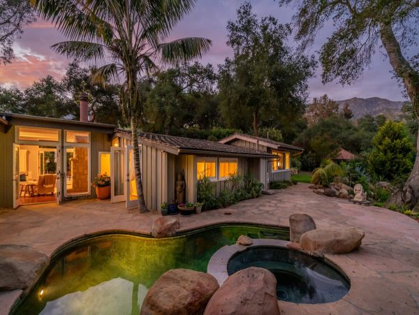 Three Bedroom Luxury Villa With Pool & Spa in Montecito