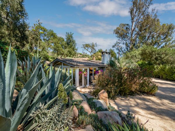 Three Bedroom Luxury Villa With Pool & Spa in Montecito