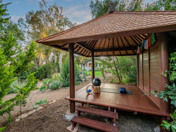 Three Bedroom Luxury Villa With Pool & Spa in Montecito