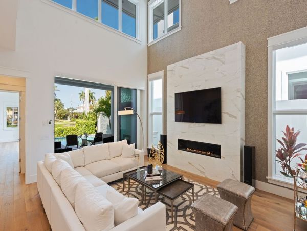 Naples Luxury Vacation Home With Private Pool Sleeps Eight