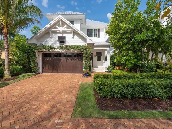 Naples Luxury Vacation Home With Private Pool Sleeps Eight