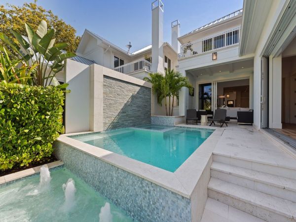 Naples Luxury Vacation Home With Private Pool Sleeps Eight