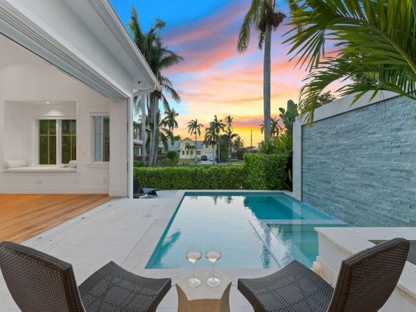 Naples Luxury Vacation Home With Private Pool Sleeps Eight