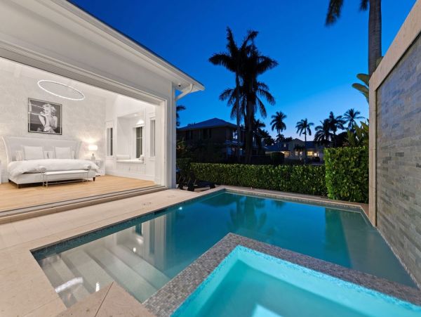 Naples Luxury Vacation Home With Private Pool Sleeps Eight