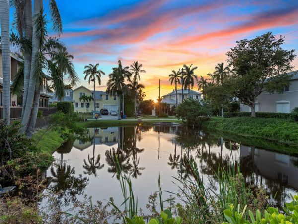 Naples Luxury Vacation Home With Private Pool Sleeps Eight