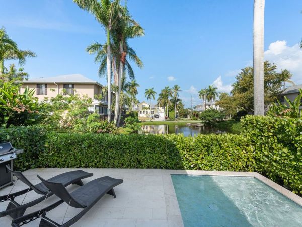 Naples Luxury Vacation Home With Private Pool Sleeps Eight