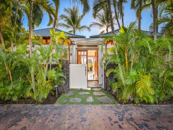 Big Island Luxury Vacation Rental - Hawaii Beachfront Villa