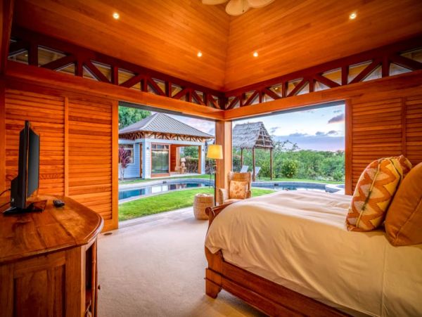 Big Island Luxury Vacation Rental - Hawaii Beachfront Villa