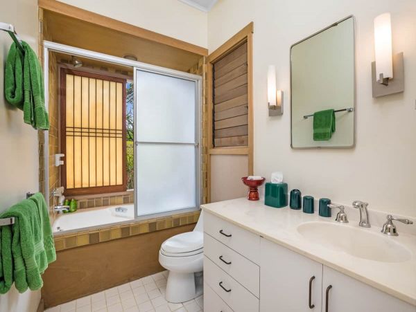 Ocean Front Vacation Home with Pool & Hot Tub in Waimea