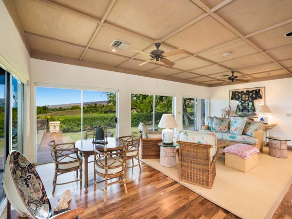 Ocean Front Vacation Home with Pool & Hot Tub in Waimea