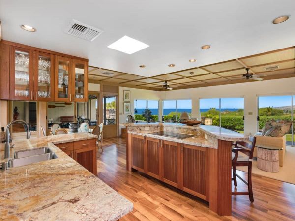 Ocean Front Vacation Home with Pool & Hot Tub in Waimea