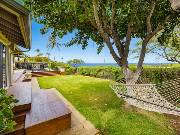 Ocean Front Vacation Home with Pool & Hot Tub in Waimea