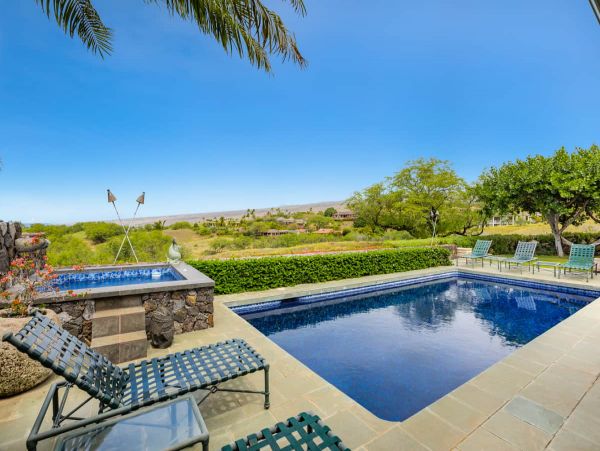 Ocean Front Vacation Home with Pool & Hot Tub in Waimea