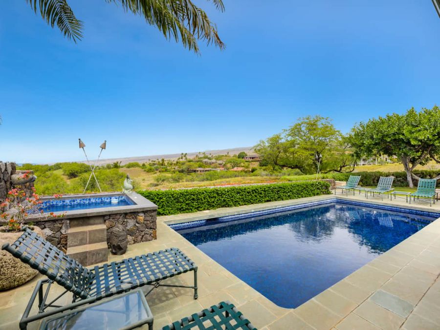 Ocean Front Vacation Home with Pool & Hot Tub in Waimea