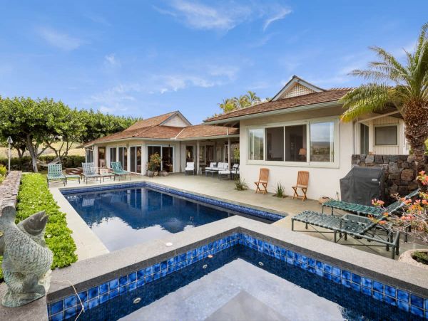 Ocean Front Vacation Home with Pool & Hot Tub in Waimea