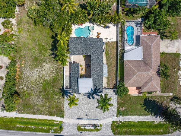 Short Walk to Beach Fort Myers Vacation Home Private Pool