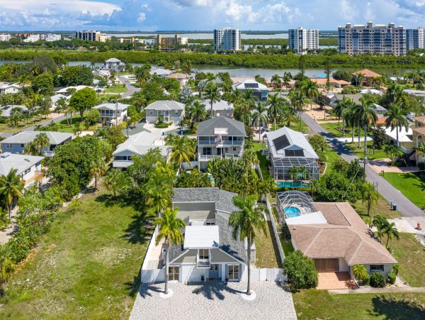 Short Walk to Beach Fort Myers Vacation Home Private Pool