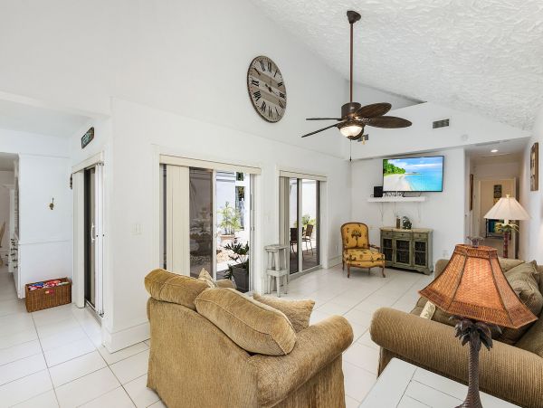 Short Walk to Beach Fort Myers Vacation Home Private Pool