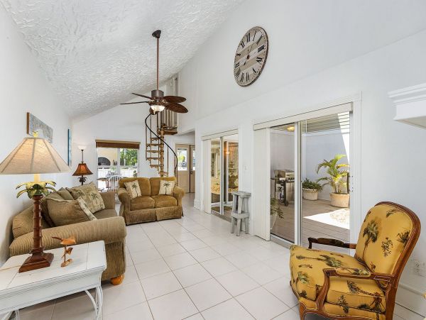 Short Walk to Beach Fort Myers Vacation Home Private Pool