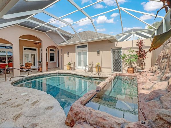 Cape Coral Vacation Home Three Bedrooms & Private Caged Pool