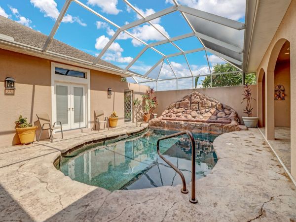 Cape Coral Vacation Home Three Bedrooms & Private Caged Pool