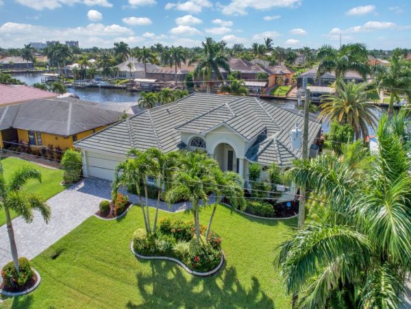 Cape Coral Canal Front 3 Bedroom Home Boat Dock & Pool