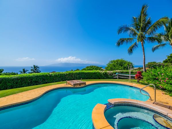 Luxury Oceanfront Maui Retreat: A Private Paradise Awaits