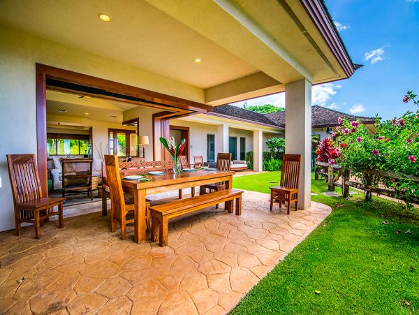 Luxury Oceanfront Maui Retreat: A Private Paradise Awaits