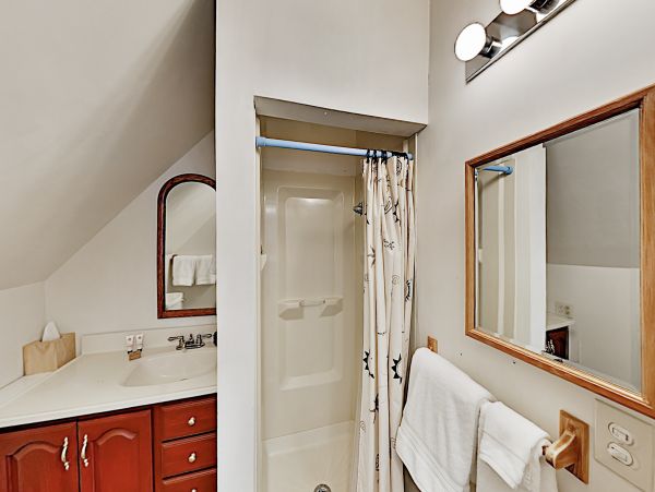 Vail Vacation home 2 minute walk to Shuttle