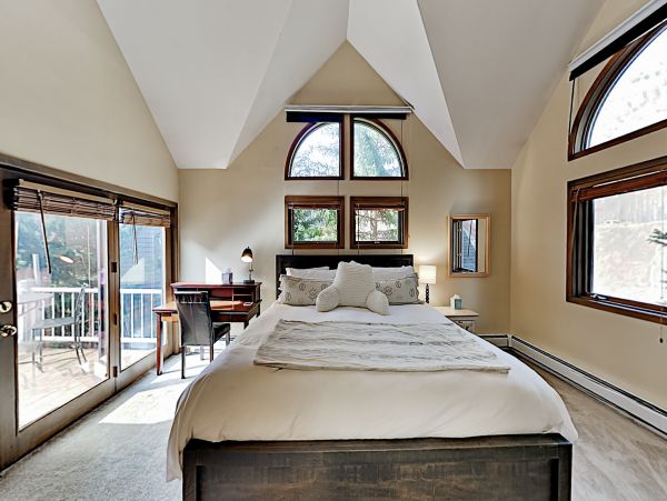 Vail Vacation home 2 minute walk to Shuttle