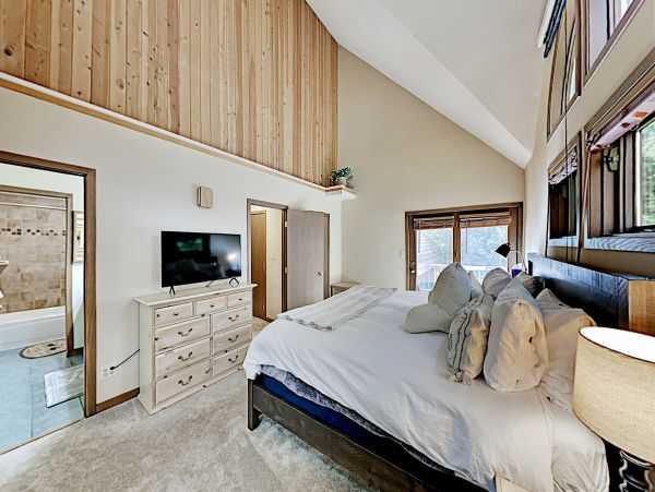 Vail Vacation home 2 minute walk to Shuttle
