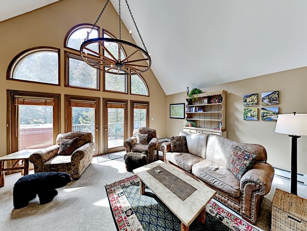 Vail Vacation home 2 minute walk to Shuttle