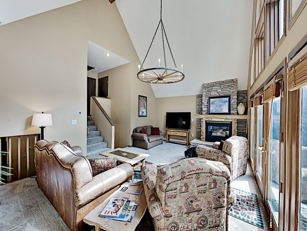 Vail Vacation home 2 minute walk to Shuttle