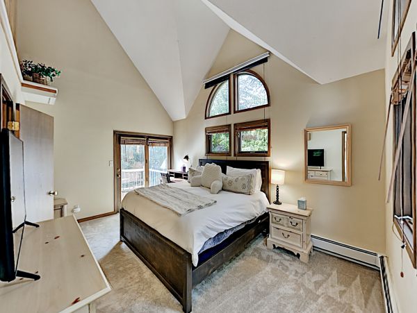 Vail Vacation home 2 minute walk to Shuttle
