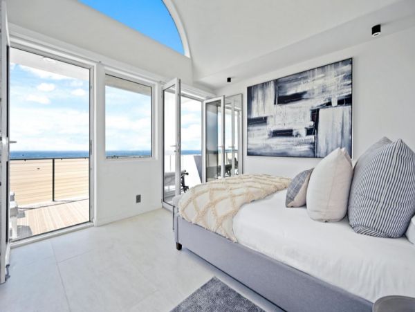 Santa Monica Gorgeous Vacation Home Beachfront 4 Bedrooms