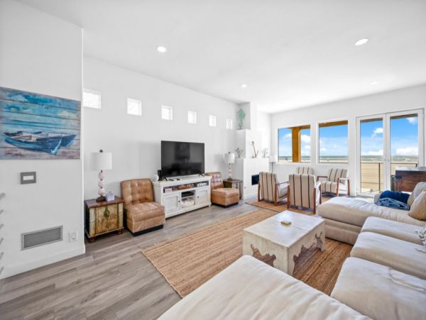 Santa Monica Gorgeous Vacation Home Beachfront 4 Bedrooms