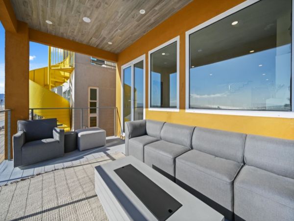 Santa Monica Gorgeous Vacation Home Beachfront 4 Bedrooms